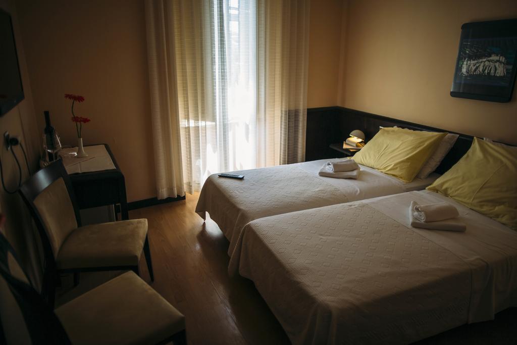 Pensión Amfora 3*